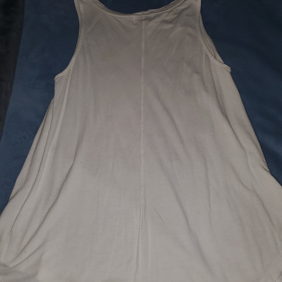 2 womans tank tops - Picture 6 of 7
